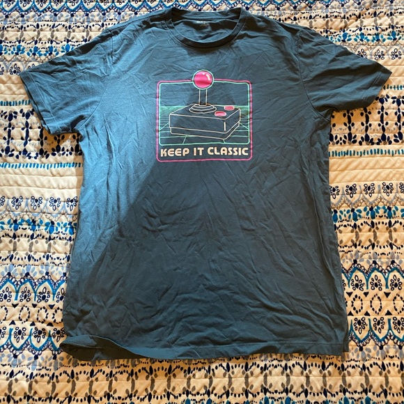 Old Navy T-Shirt - Picture 2 of 3